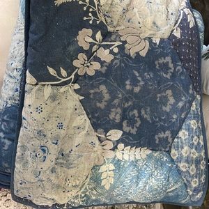 Pottery barn Sage Embroidered Quilt Full/Queen w/ 2 standard shams